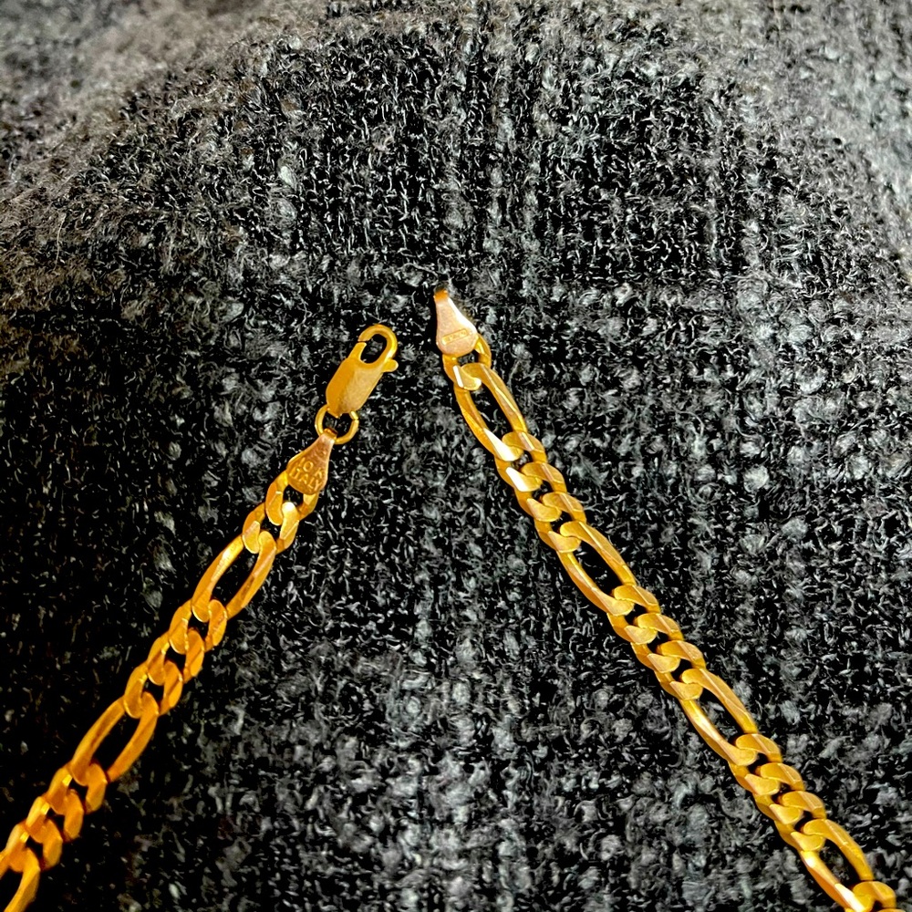 10k GOLD CHAIN SOLID AND BEAUTIFUL!